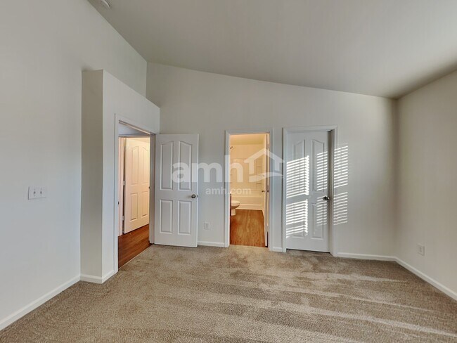 Building Photo - 4437 Esmeralda Dr