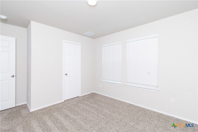 Building Photo - 1412 Rolling Thunder Dr