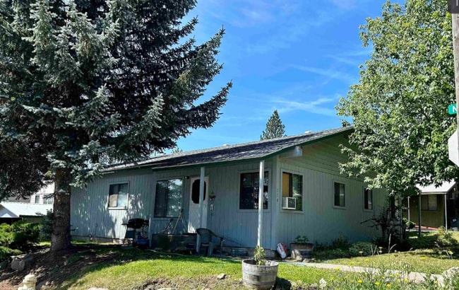 Building Photo - 204 Cedar St