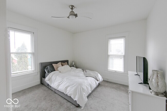 Building Photo - 809 Broadway St