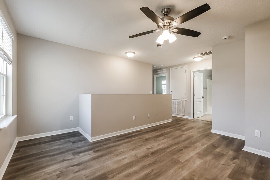 Building Photo - 1542 Sterns Dr