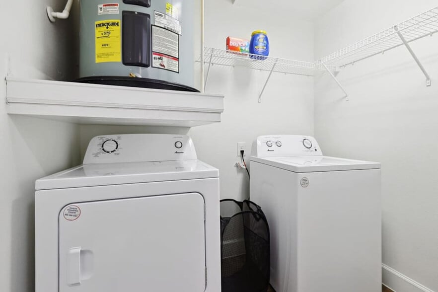 Building Photo - 5752 Town and Country Blvd