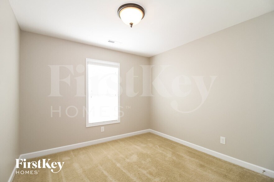Building Photo - 1647 Crestlawn Tl