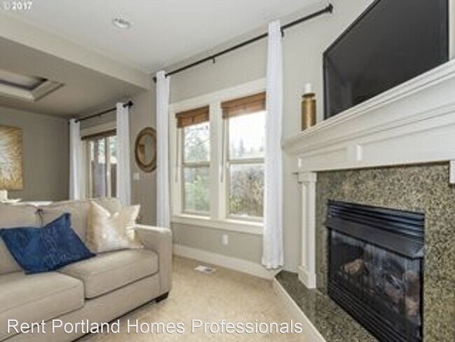 Building Photo - 3 br, 2.5 bath House - 17440 SW Cricket Court