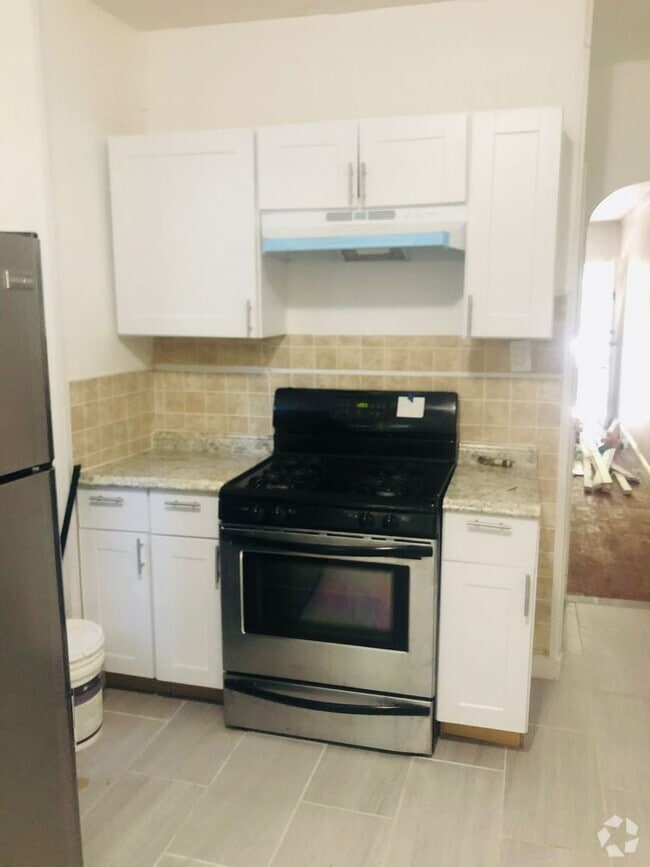 Building Photo - 4 bed 1 bath amazing location