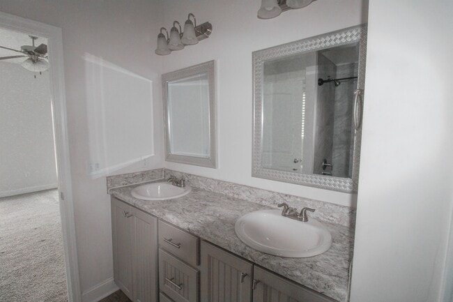Building Photo - 307 Four Seasons Dr