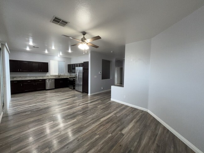 Building Photo - "Charming 2-Bed Oasis in Las Vegas: Modern...