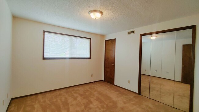 Building Photo - This Great Mt. Park Home with 3 Bedroom 2 ...