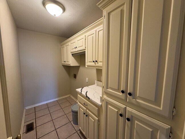 Building Photo - 704 Copperfield Dr