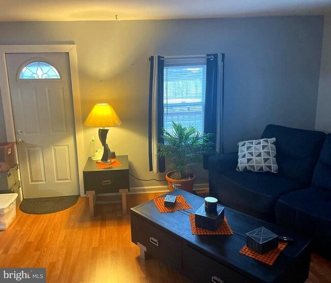 Building Photo - 695 W Kings Hwy