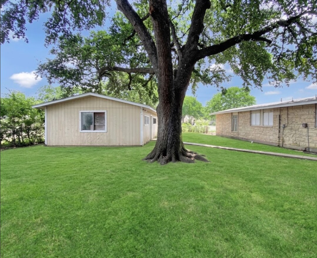 Building Photo - 103 Englewood Dr
