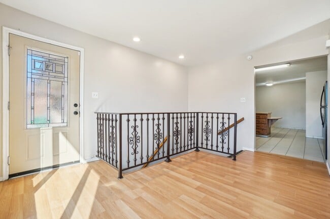 Building Photo - 240 W 220 S St