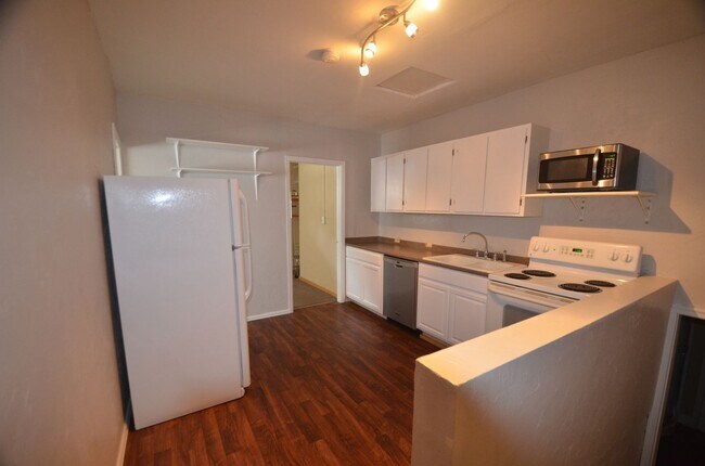 Building Photo - 43 Red Feather Rd