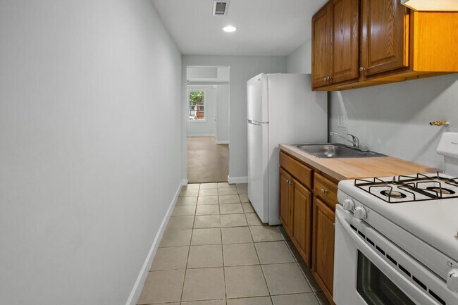 Building Photo - 182 36th St NE