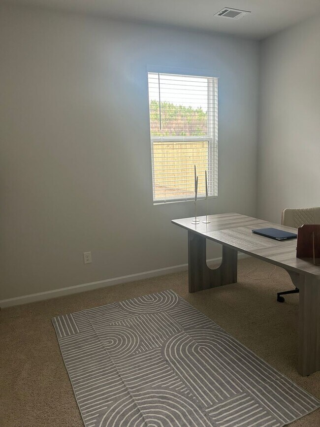 Building Photo - Beautiful 5 bedroom 2.5 bathroom new construction home