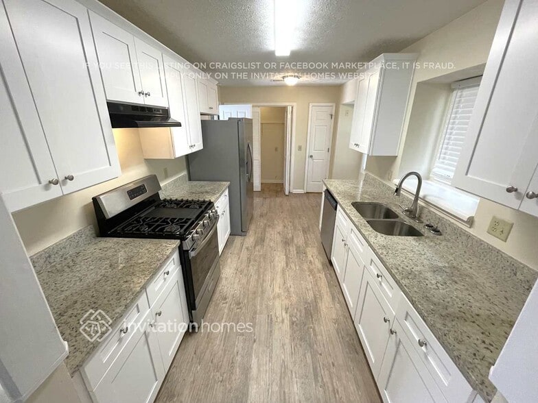 Building Photo - 4004 Daylily Way