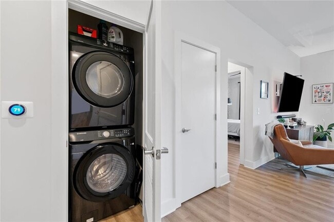 Building Photo - 112 Rogers St NE