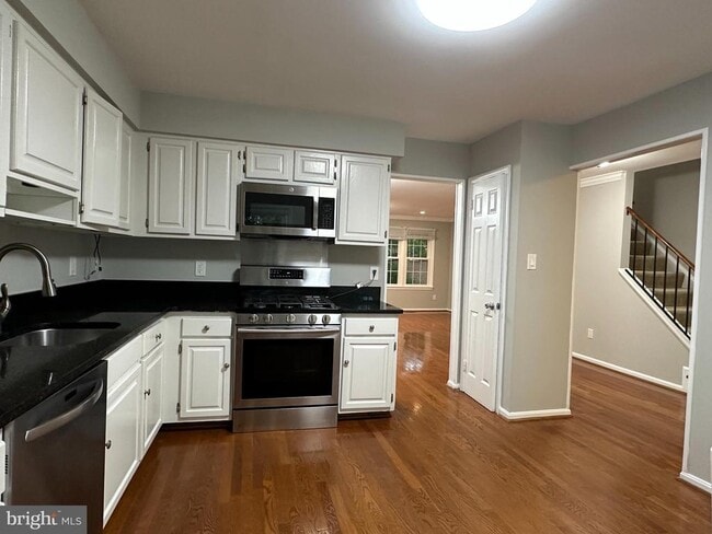 Building Photo - 10152 Village Knolls Ct