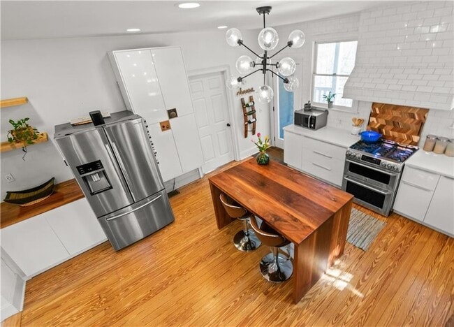 Building Photo - 565 Harold Ave NE