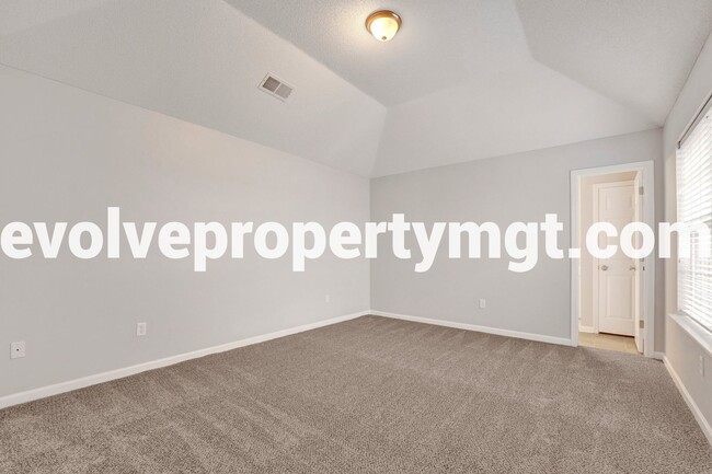 Building Photo - Newly Renovated Cordova Home!