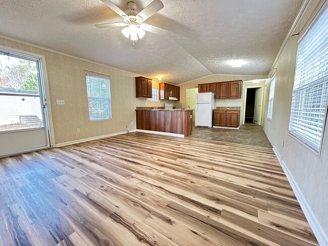 Building Photo - Cozy 2 bedroom in Prime Conway Location