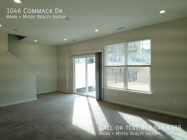 Building Photo - 1046 Commack Dr