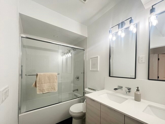 Building Photo - 360 Meridian St