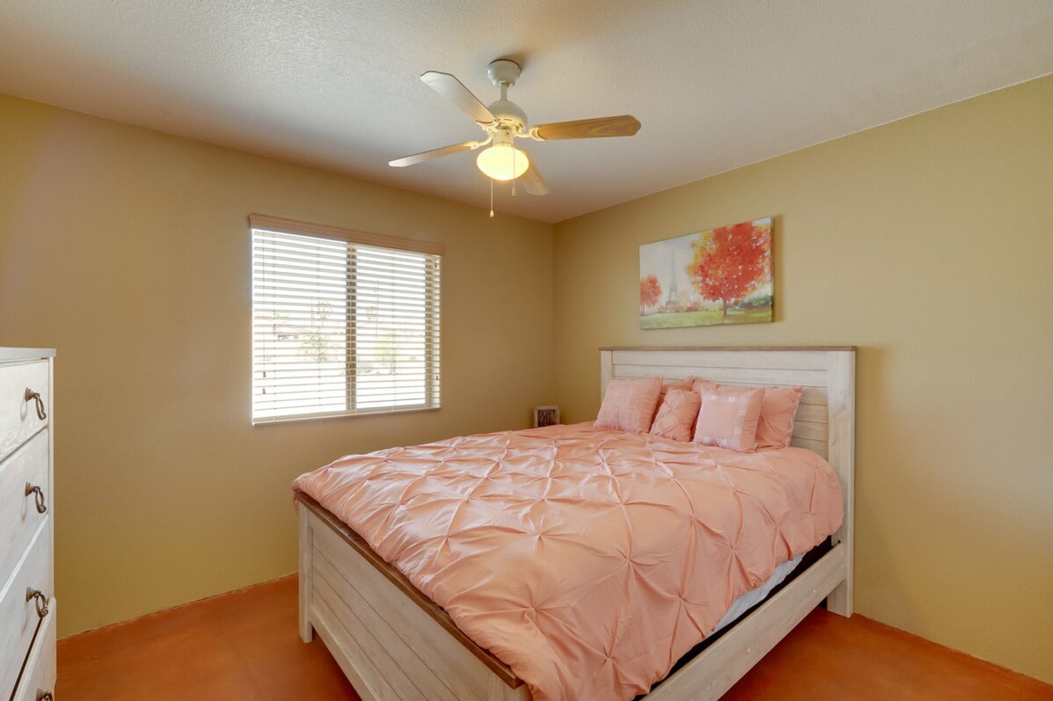 Building Photo - 2598 Rainbow Ave N