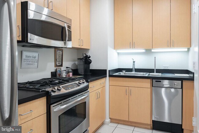 Building Photo - 1425 Locust St