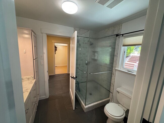 Building Photo - Beautiful 3 Bedroom/2 Bathroom Plus Bonus Room in Ben Lomond