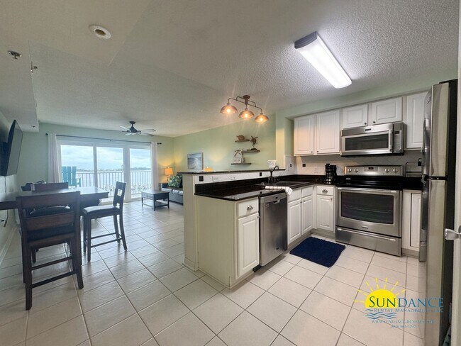 Building Photo - FURNISHED waterfront condo in Desirable In...