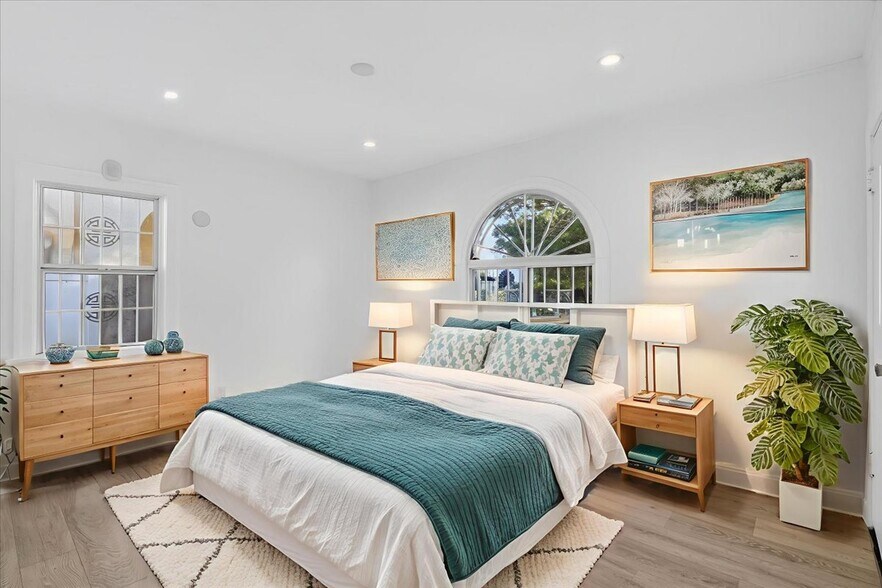 staged 1st bedroom - 1185 S Tremaine Ave