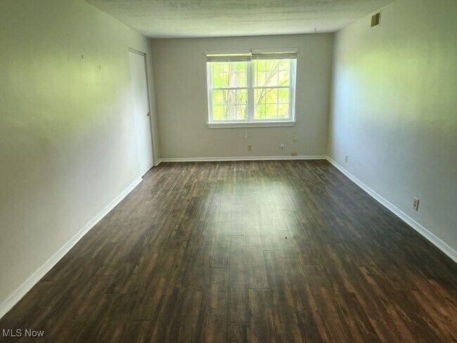 Building Photo - 7730 Ravenna Rd