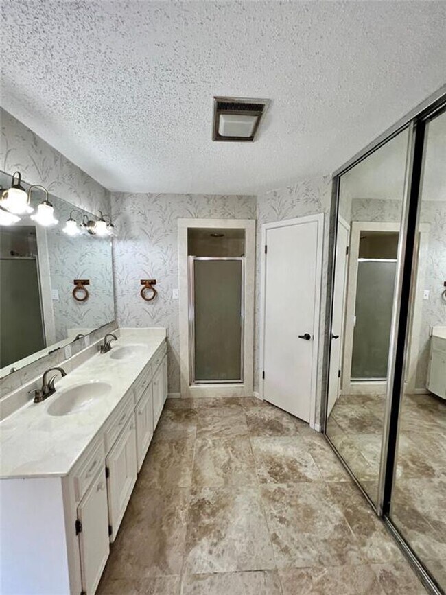 Building Photo - Prestigious Linwood Acres / .44 acres / Rockdale, TX / Swimming Pool