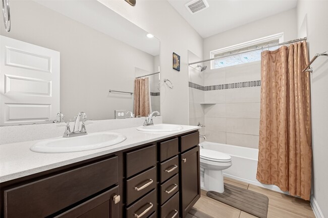 Building Photo - 6638 Albany Forest Ct