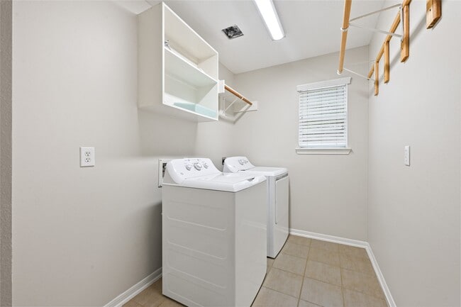 Building Photo - 17703 Riata Lk Dr