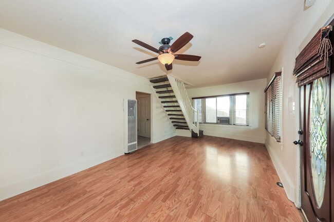 Building Photo - 3875 Pine St