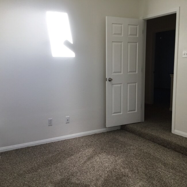 Building Photo - 2911 Whisper Oaks Ln