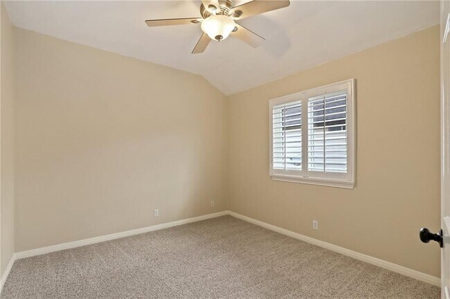 Building Photo - 1806 Paradise Ridge Dr