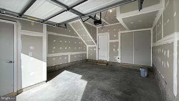 Building Photo - 1207 Vermeer Ave