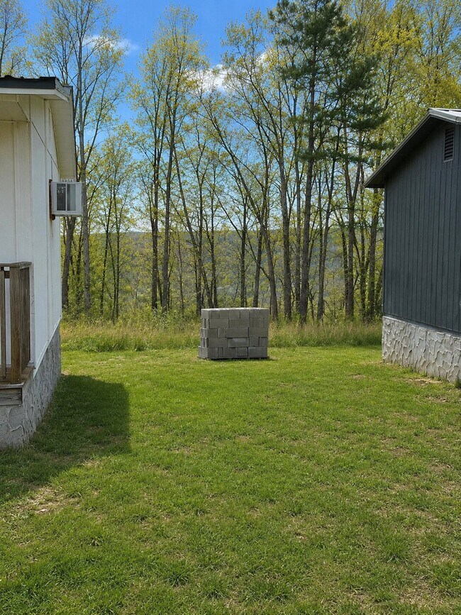 Building Photo - 153 Redbud Trl