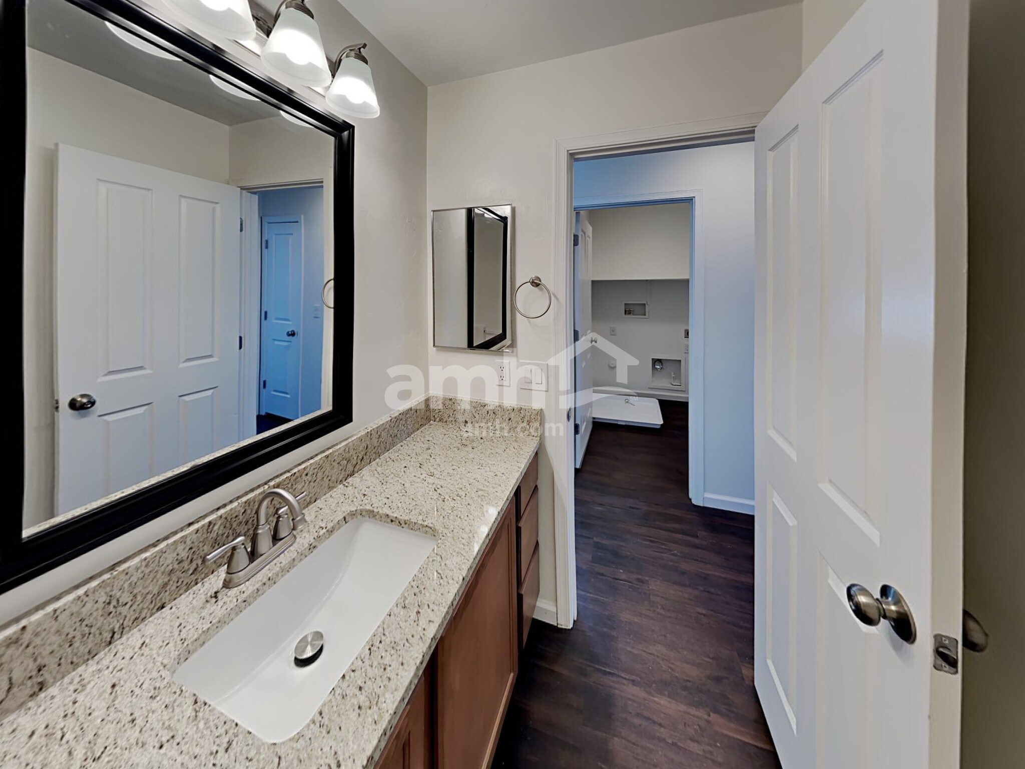 Building Photo - 784 N Highlands Grove Ln