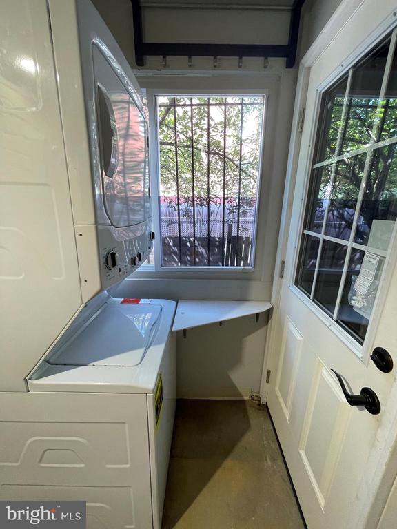 Building Photo - 600 I St NE