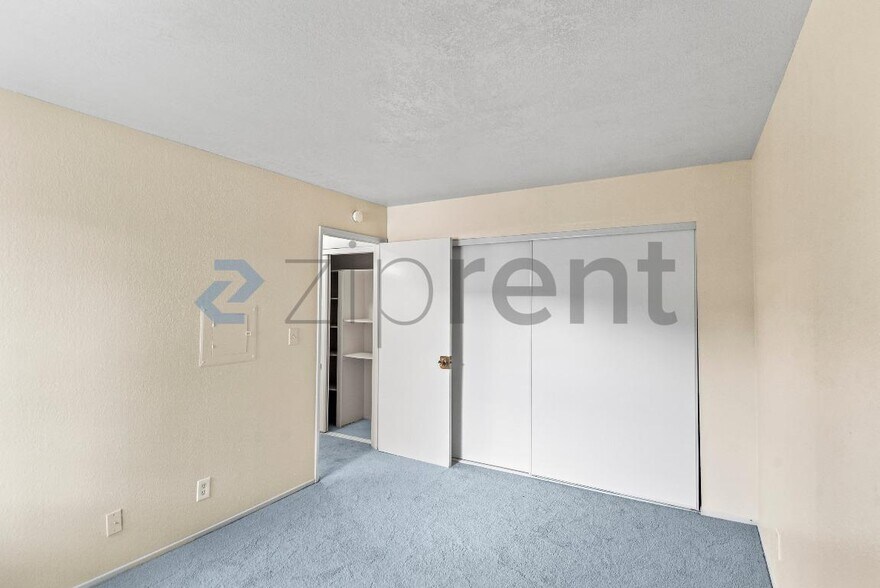Building Photo - 1185 Meadow Ln