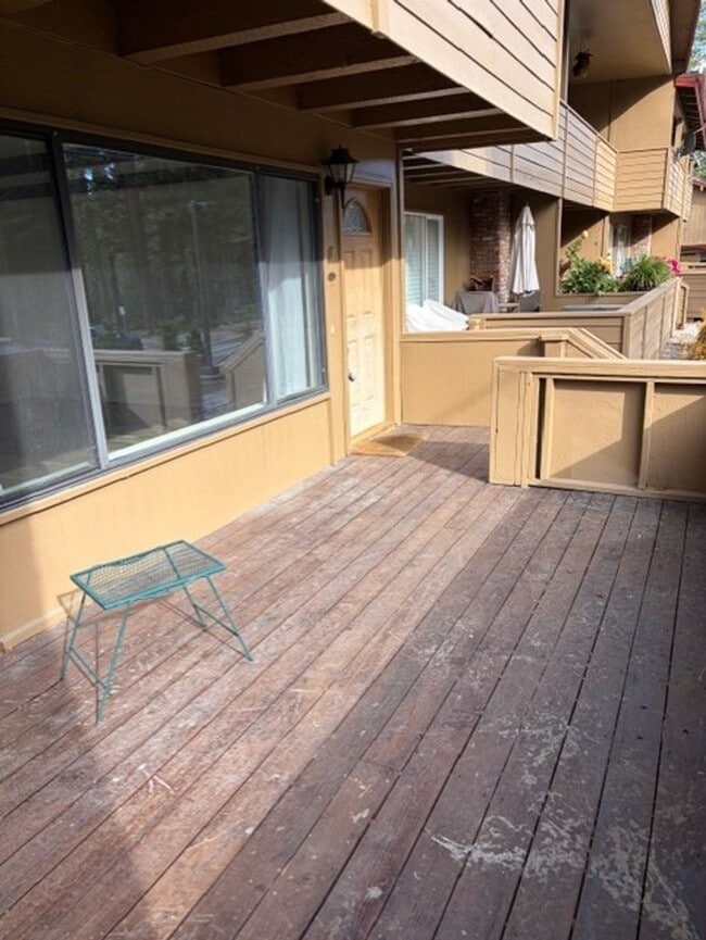 Building Photo - Northwood Estate Charmer