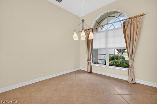 Building Photo - 25080 Divot Dr