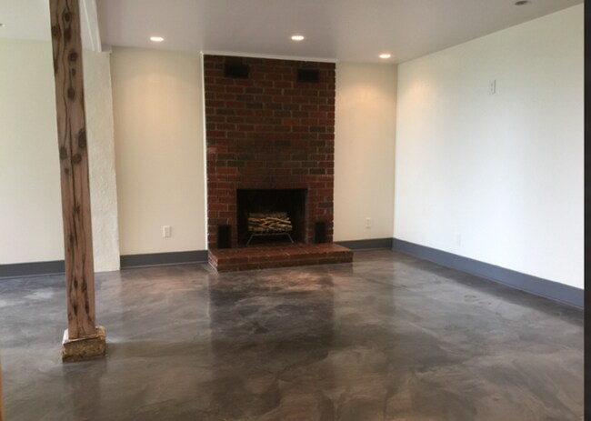 Building Photo - 4 bed/2 bath house in East Nashville,Pet Friendly,Fenced Yard,minutes to Shelby Bottoms