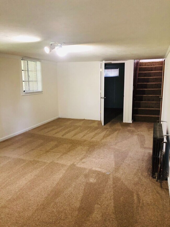 Building Photo - Adorable 3 bdrm/1.5 bath Home on a Corner ...