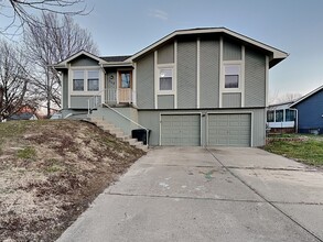 Building Photo - Charming 3BR Home for Rent in Pleasant Valley – Garage, Fenced Yard & Finished Basement