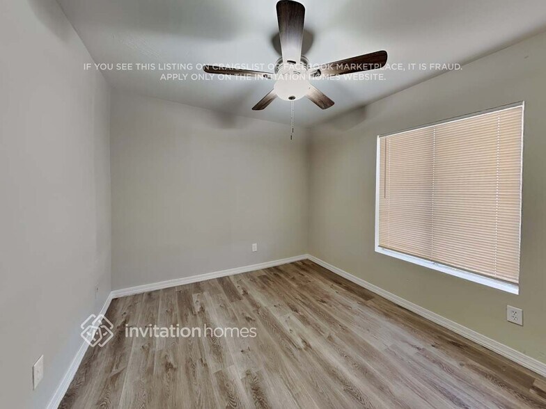 Building Photo - 11033 N 57th Dr